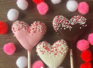 Valentines Cakepop by The Patient Piper